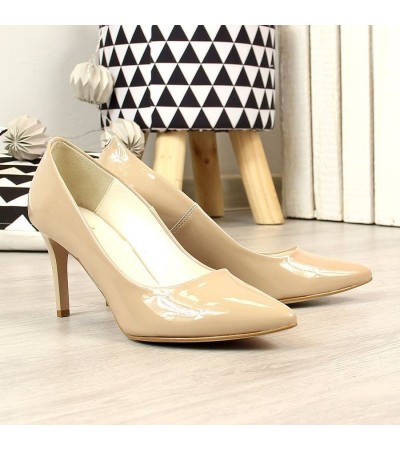 Pumps on a stiletto heel lacquered beige W Juma