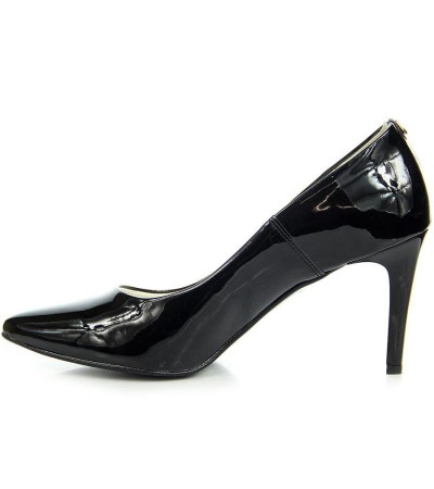 Pumps on a black lacquered stiletto W Juma