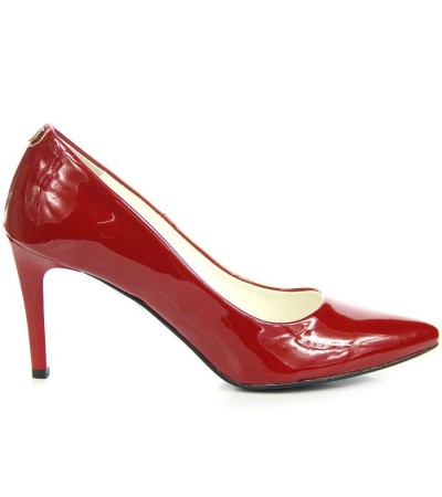 Pumps on a red lacquered stiletto W Juma