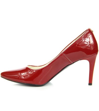 Pumps on a red lacquered stiletto W Juma