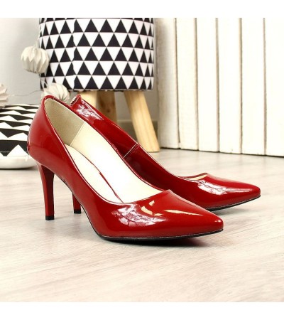 Pumps on a red lacquered stiletto W Juma