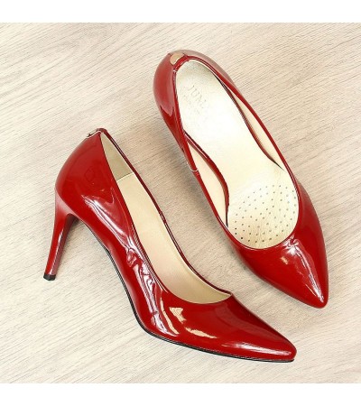 Pumps on a red lacquered stiletto W Juma