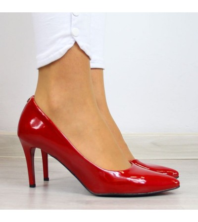 Pumps on a red lacquered stiletto W Juma