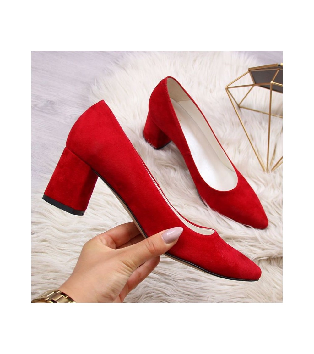 Pumps on a red suede pillar W Juma