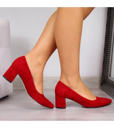 Pumps on a red suede pillar W Juma