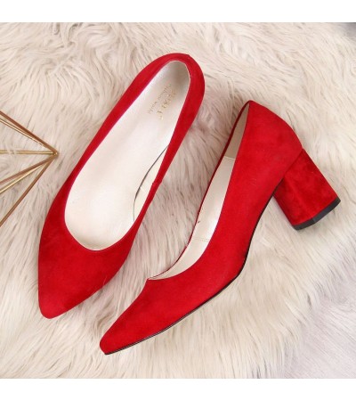 Pumps on a red suede pillar W Juma